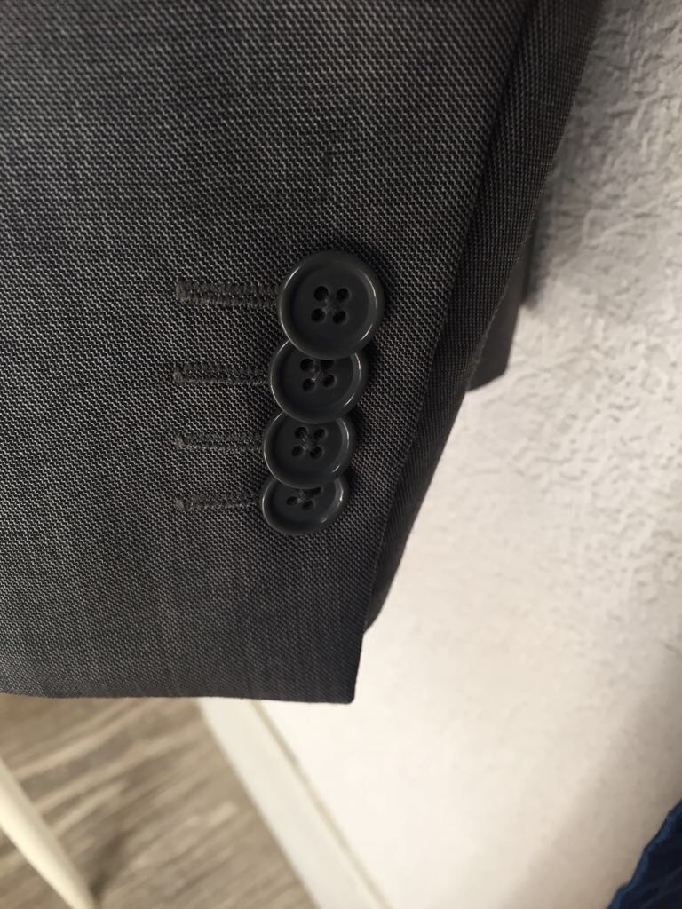 Raccourcir des manches de veste avec boutonniére